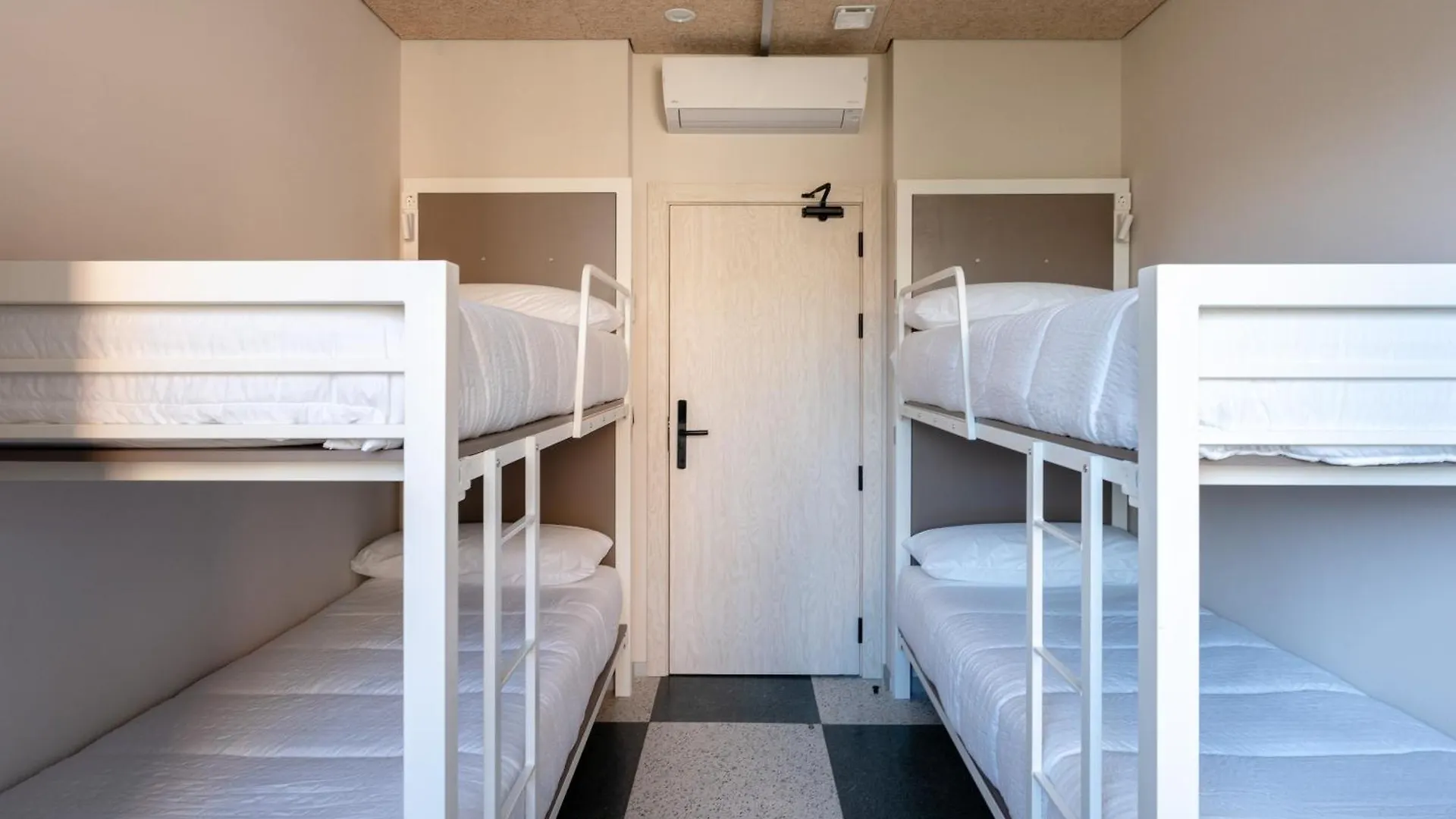 Lamia Bbk Women Hostel-Solo Mujeres Bilbao 0*,  España